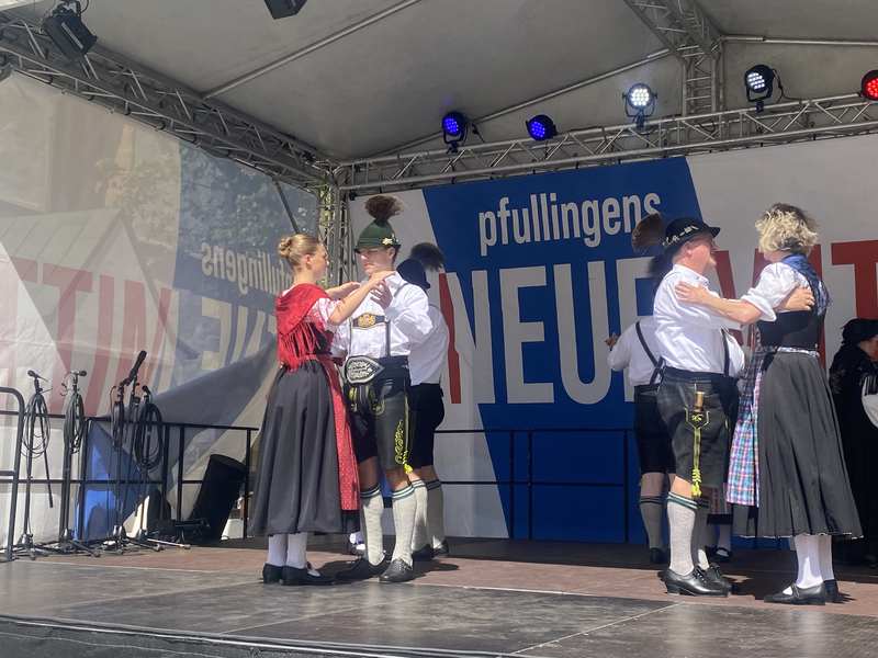 Passyjubiläum 23 - Auch die Trachtenvereine der beiden Partnerstädte teilen sich die Bühne am Samstag