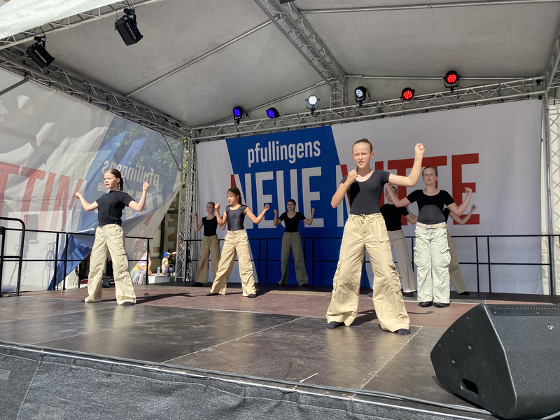 Passyjubiläum 24 - Die Gruppen von TanzZeit Martini tanzen zu französischer Musik