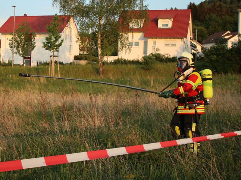 Feuerwehrangehöriger bei einer Gefahrstoffübung